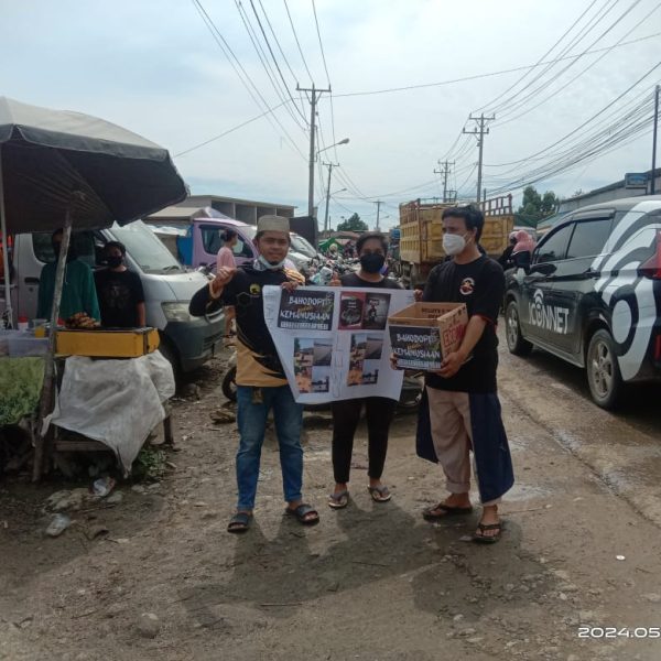 Nampak Relawan, Sedang Melakukan Galang Dana di Pasar Bahodopi